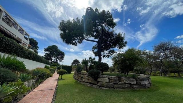 2 soveværelse Lejlighed til leje i La Concha - Resina Golf, Estepona med swimmingpool garage - € 1.900 (Ref: 10139050)