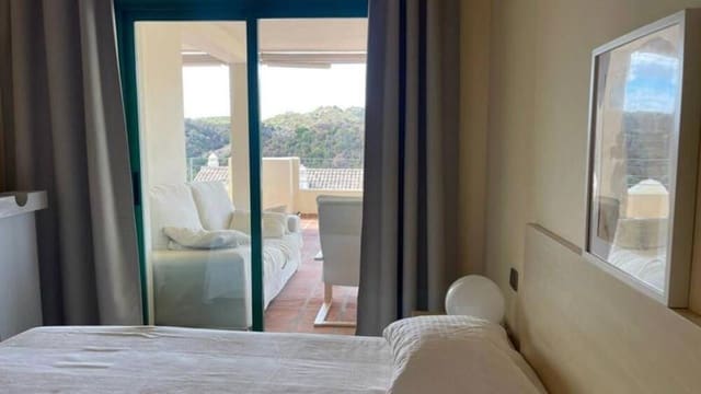 2 soveværelse Lejlighed til leje i La Concha - Resina Golf, Estepona med swimmingpool garage - € 1.900 (Ref: 10139050)