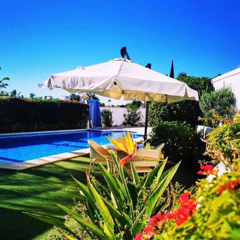 5 soveværelse Villa til leje i Estepona med swimmingpool garage - € 8.000 (Ref: 10141616)