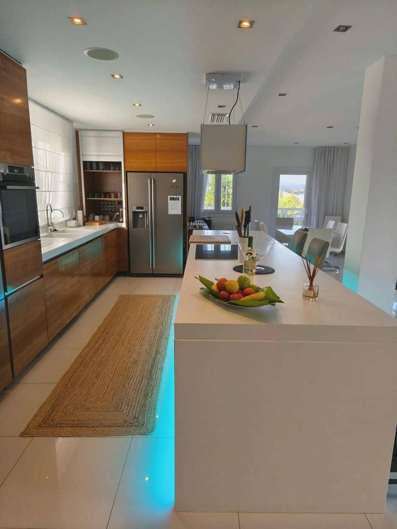 5 soveværelse Villa til leje i Estepona med swimmingpool garage - € 8.000 (Ref: 10141616)