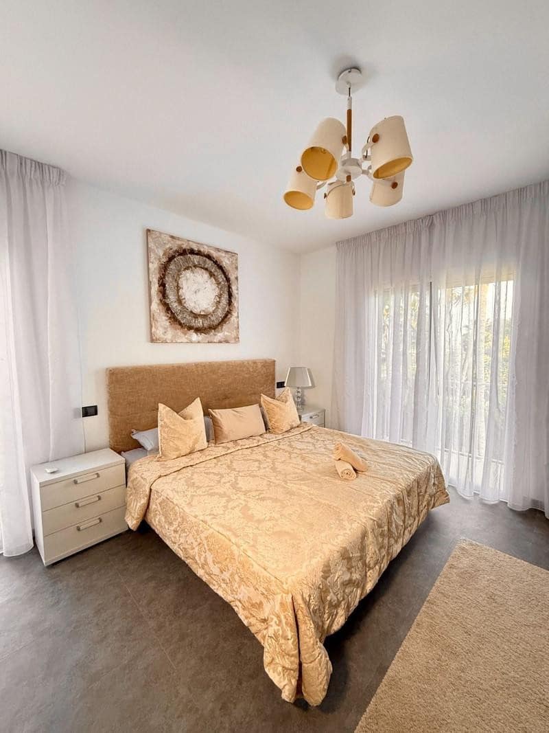 5 soveværelse Villa til leje i Estepona med swimmingpool garage - € 8.000 (Ref: 10141616)