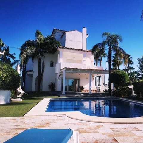 5 camera da letto Villa da affittare in Nueva Atalaya, Estepona con piscina garage - 8.000 € (Rif: 10141616)