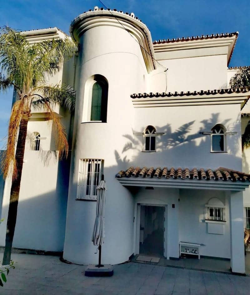 5 soveværelse Villa til leje i Estepona med swimmingpool garage - € 8.000 (Ref: 10141616)