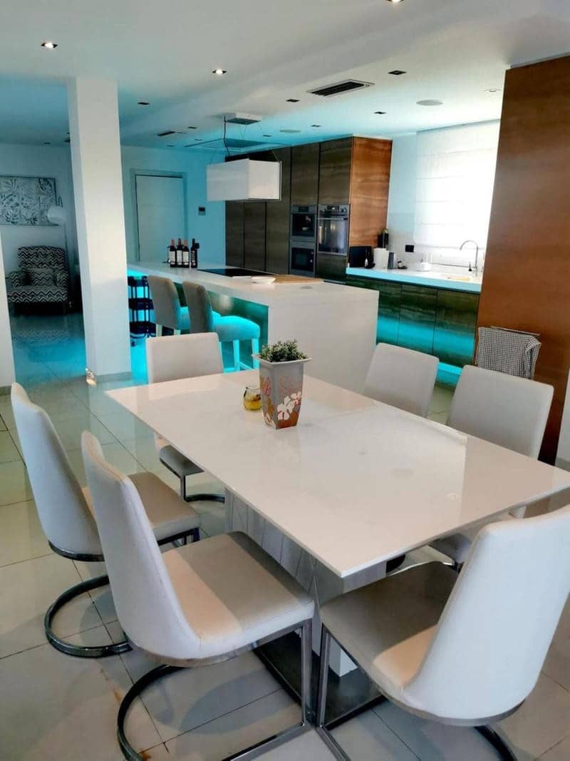 5 soveværelse Villa til leje i Estepona med swimmingpool garage - € 8.000 (Ref: 10141616)