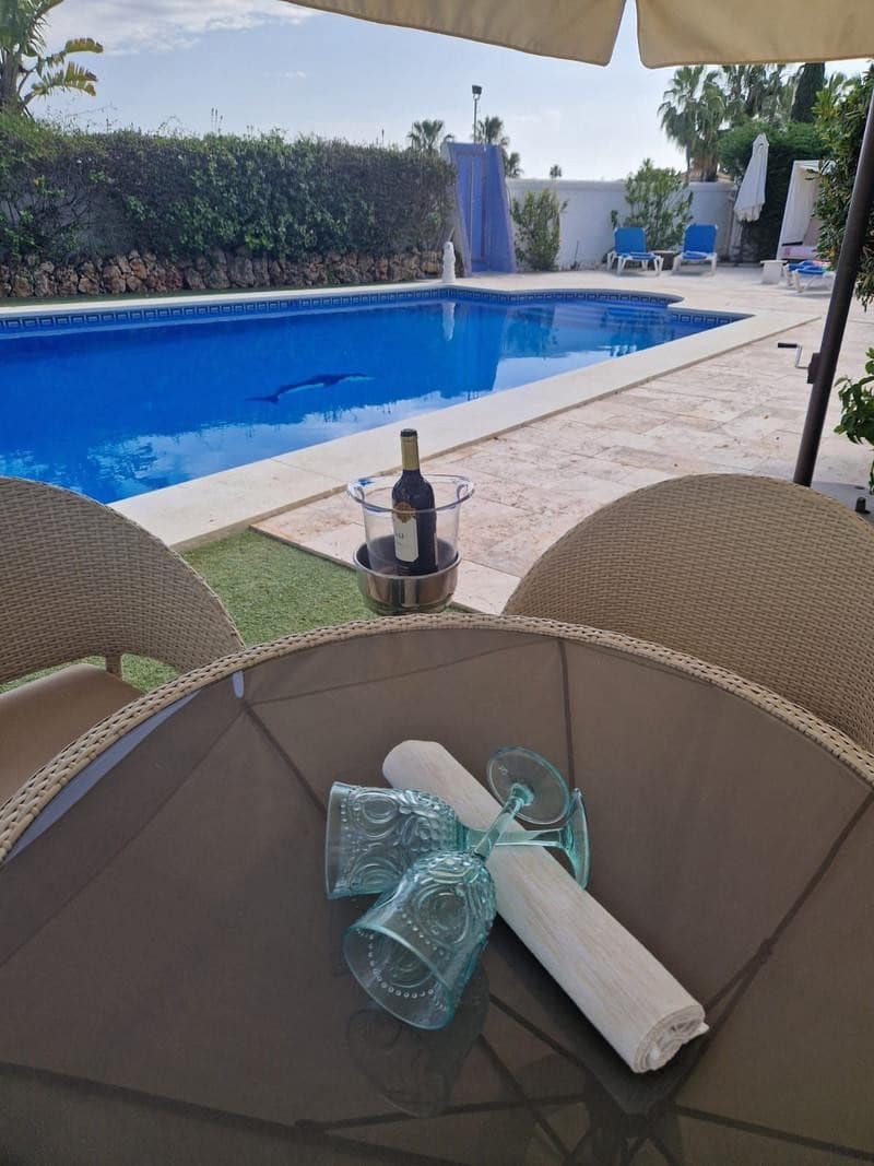 5 soveværelse Villa til leje i Estepona med swimmingpool garage - € 8.000 (Ref: 10141616)
