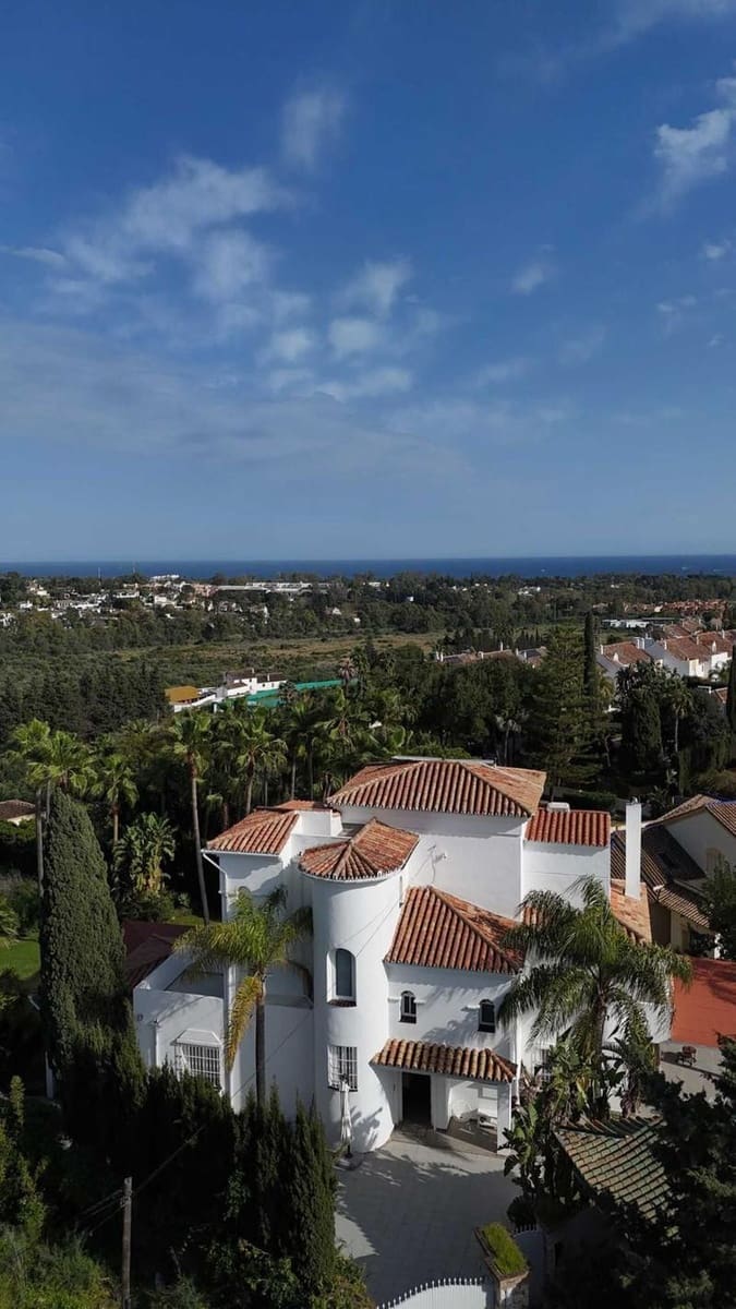 5 soveværelse Villa til leje i Estepona med swimmingpool garage - € 8.000 (Ref: 10141616)