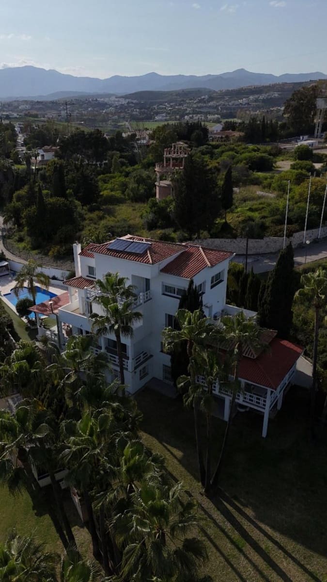 5 soveværelse Villa til leje i Estepona med swimmingpool garage - € 8.000 (Ref: 10141616)