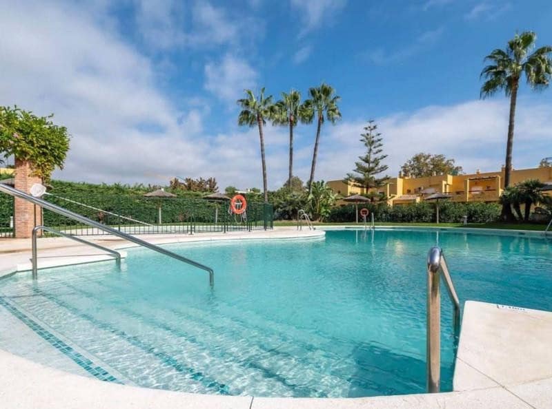 2 soveværelse Lejlighed til leje i Guadalmina med swimmingpool garage - € 2.000 (Ref: 10145715)