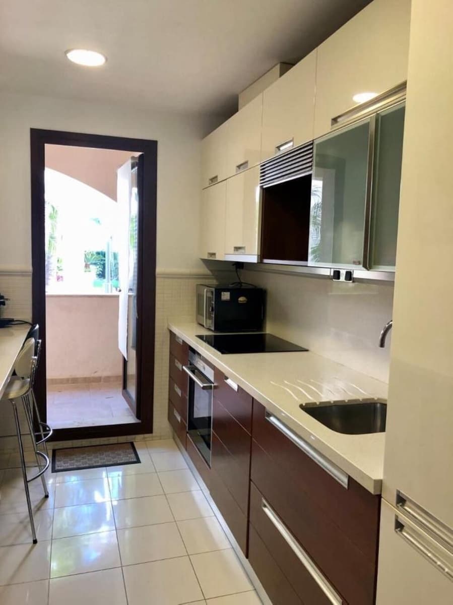 3 quarto Apartamento para arrendar em Marbella com piscina garagem - 3 700 € (Ref: 10145717)