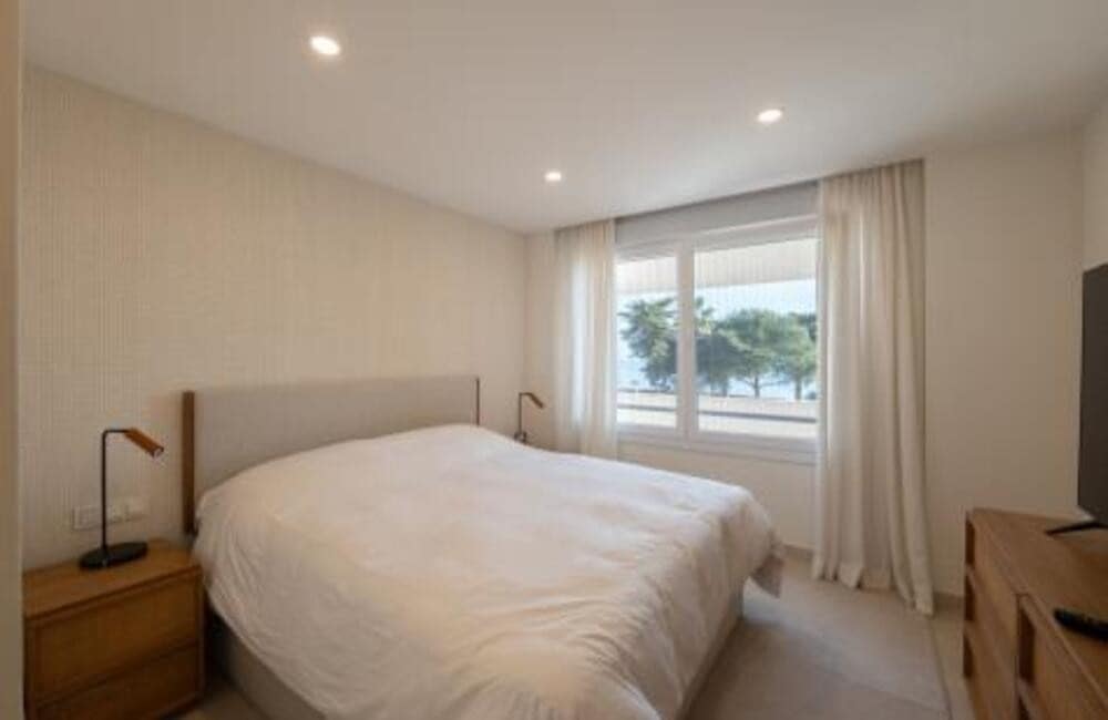 Apartamento de 2 habitaciones en Estepona en venta con piscina garaje - 1.200.000 € (Ref: 10148263)