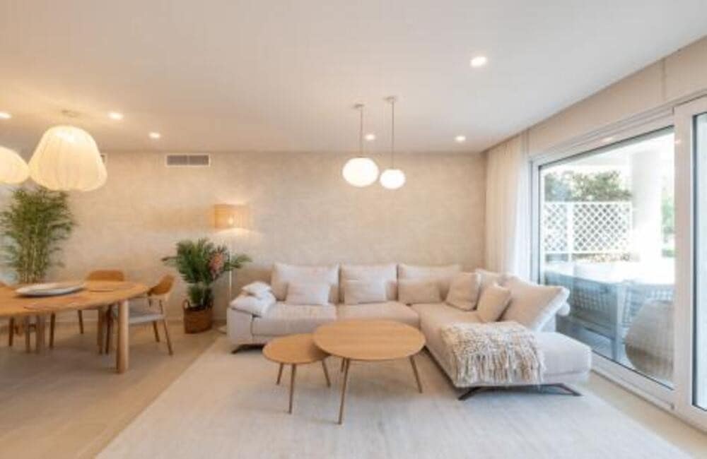 Apartamento de 2 habitaciones en Estepona en venta con piscina garaje - 1.200.000 € (Ref: 10148263)