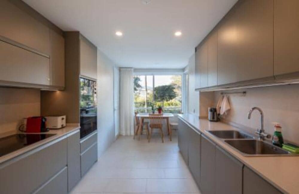 Apartamento de 2 habitaciones en Estepona en venta con piscina garaje - 1.200.000 € (Ref: 10148263)