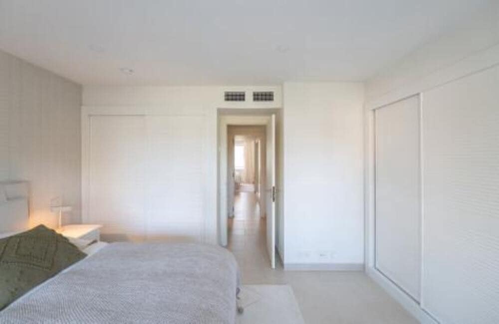 Apartamento de 2 habitaciones en Estepona en venta con piscina garaje - 1.200.000 € (Ref: 10148263)