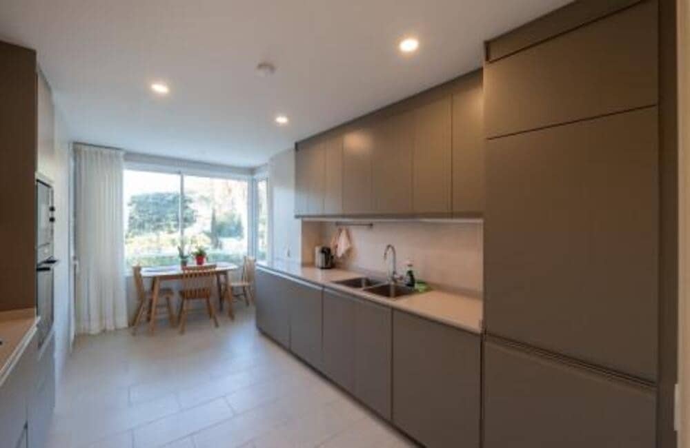 Apartamento de 2 habitaciones en Estepona en venta con piscina garaje - 1.200.000 € (Ref: 10148263)