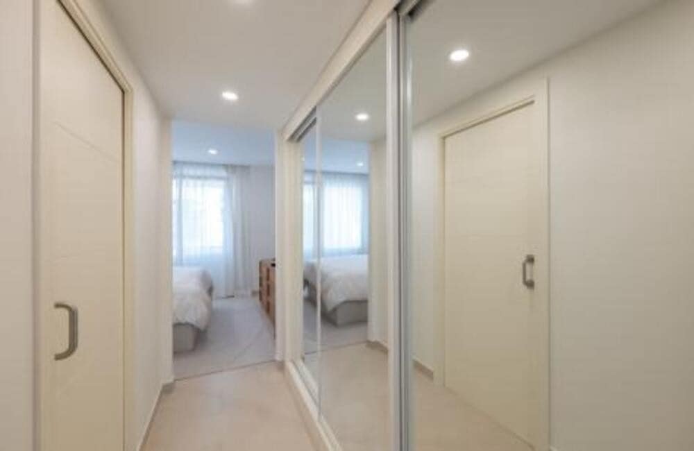 Apartamento de 2 habitaciones en Estepona en venta con piscina garaje - 1.200.000 € (Ref: 10148263)