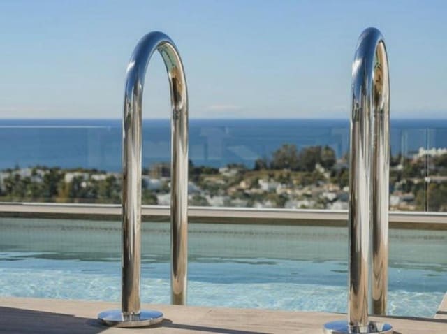 Pareado de 4 habitaciones en Río Real, Marbella en venta con piscina garaje - 1.890.000 € (Ref: 10148266)