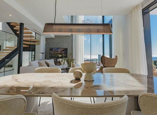 Pareado de 4 habitaciones en Río Real, Marbella en venta con piscina garaje - 1.890.000 € (Ref: 10148266)