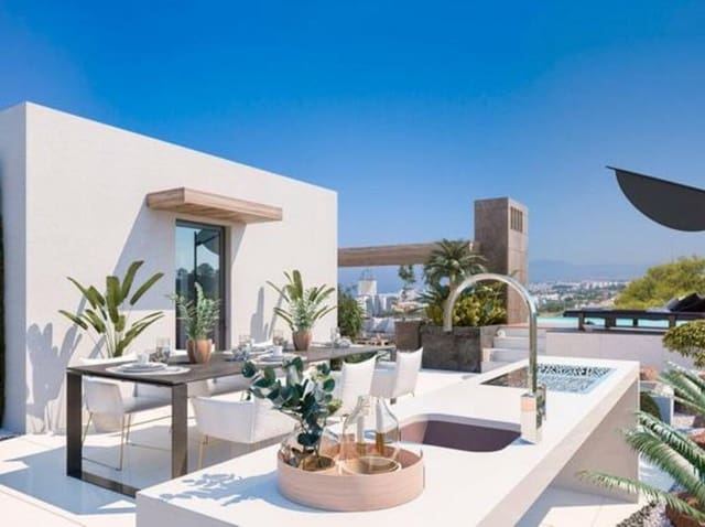 Pareado de 4 habitaciones en Río Real, Marbella en venta con piscina garaje - 1.890.000 € (Ref: 10148266)