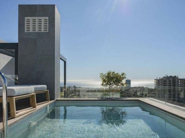 Pareado de 4 habitaciones en Río Real, Marbella en venta con piscina garaje - 1.890.000 € (Ref: 10148266)