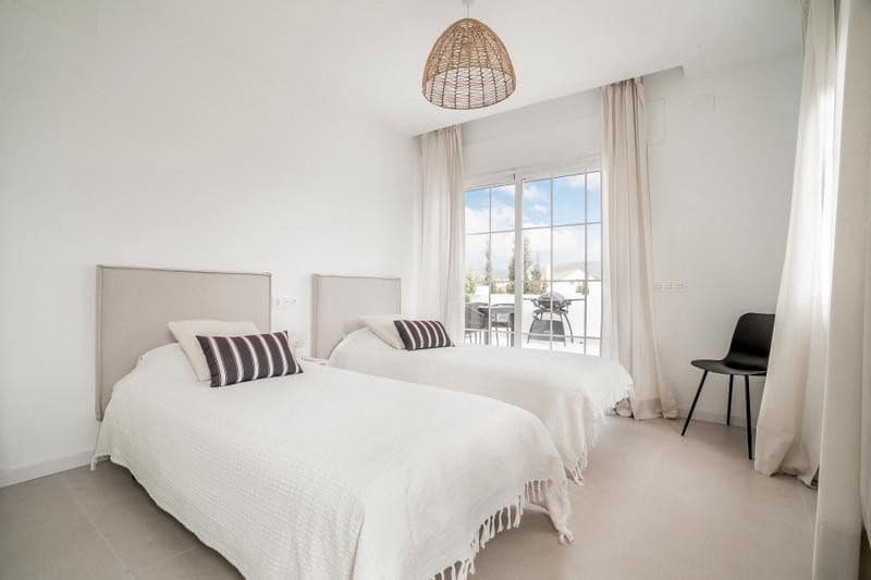 3 soverom Leilighet til leie i Marbella med svømmebasseng garasje - € 3 200 (Ref: 10154533)