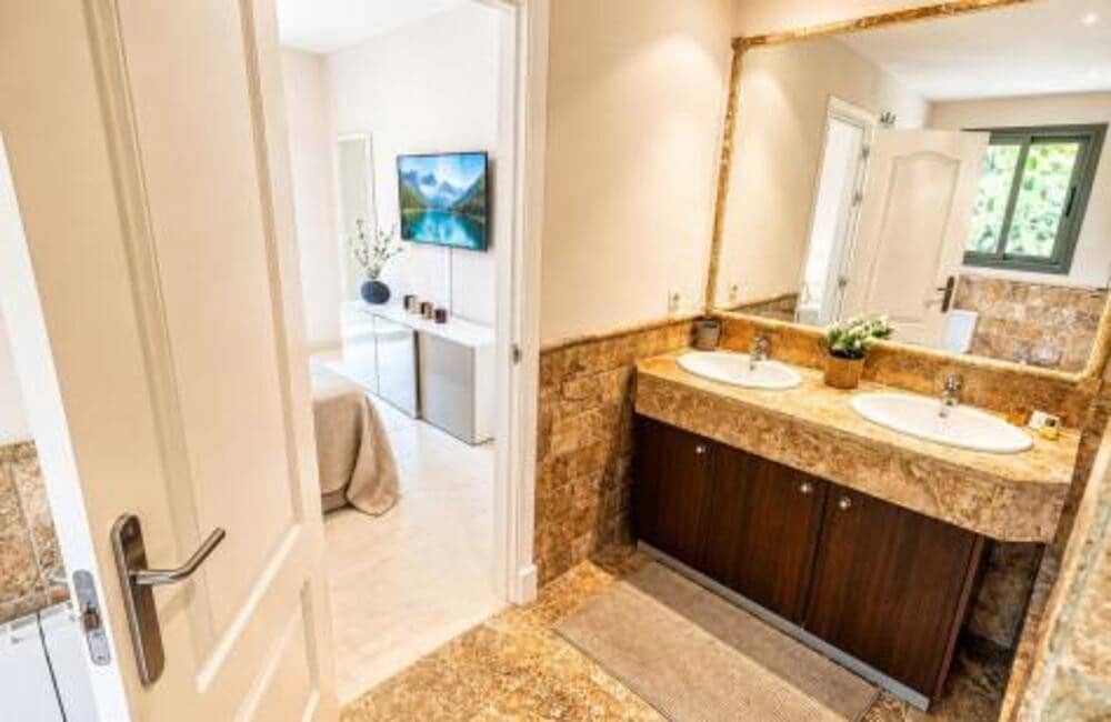 3 chambre Appartement à vendre à Benahavis avec piscine garage - 850 000 € (Ref: 10154534)