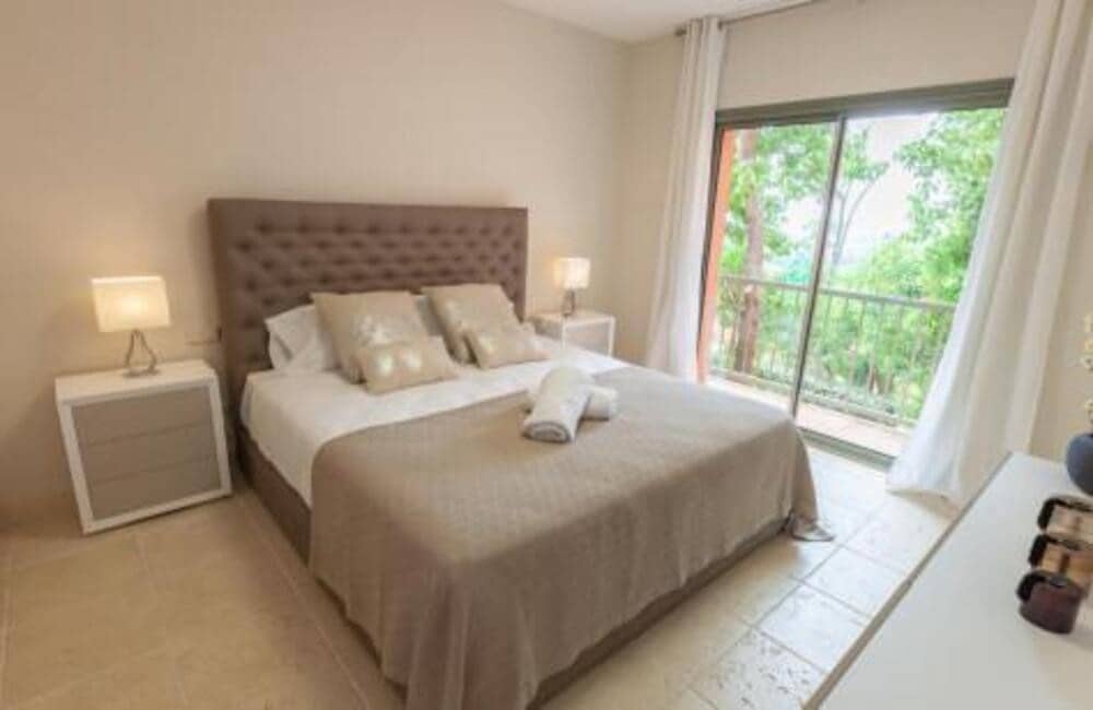 3 chambre Appartement à vendre à Benahavis avec piscine garage - 850 000 € (Ref: 10154534)