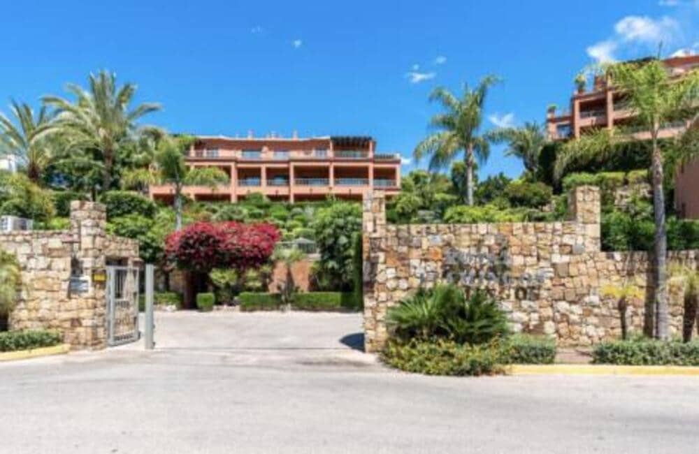 3 Zimmer Apartment zu vermieten in Benahavis mit Pool Garage - 3.500 € (Ref: 10154535)