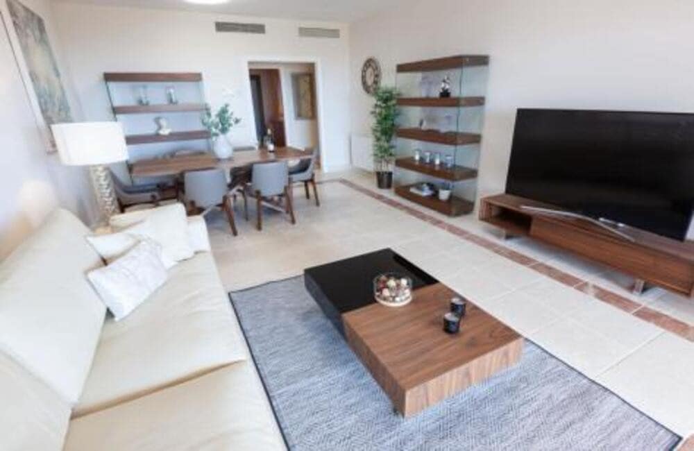 3 Zimmer Apartment zu vermieten in Benahavis mit Pool Garage - 3.500 € (Ref: 10154535)