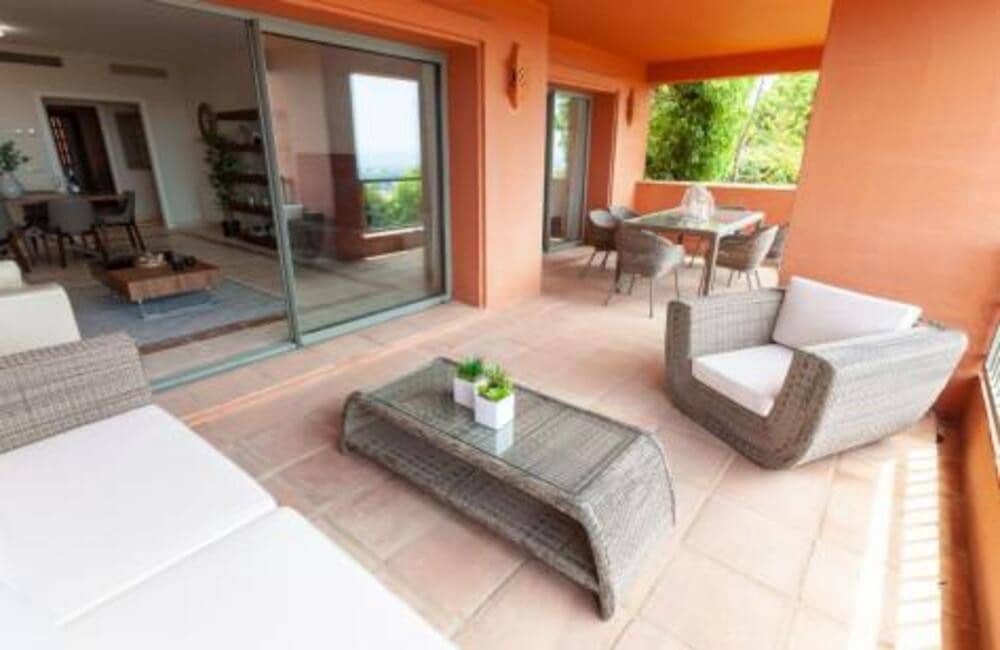 3 Zimmer Apartment zu vermieten in Benahavis mit Pool Garage - 3.500 € (Ref: 10154535)