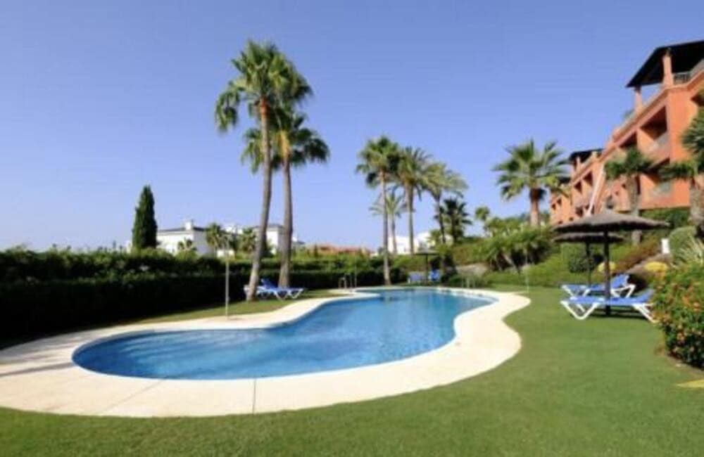 3 Zimmer Apartment zu vermieten in Benahavis mit Pool Garage - 3.500 € (Ref: 10154535)