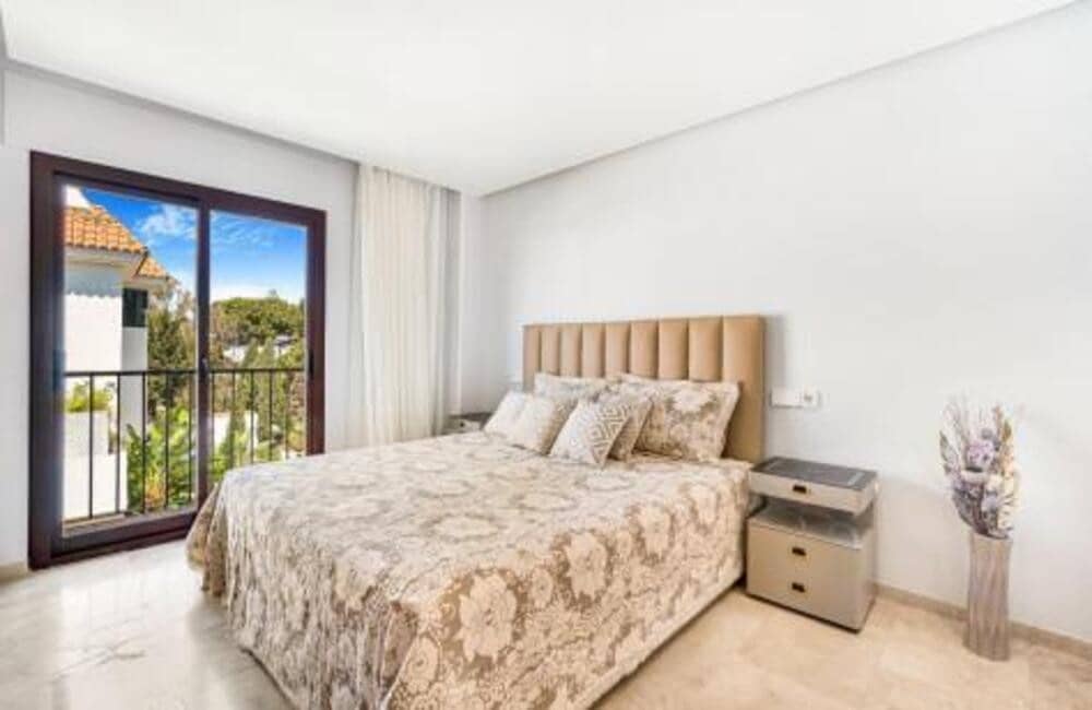2 bedroom Apartment for rent in Marbella with pool garage - € 3,500 (Ref: 10154538)