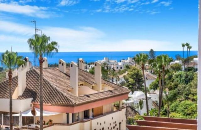 2 bedroom Apartment for rent in Lomas De Marbella, Marbella with pool garage - € 3,500 (Ref: 10154538)