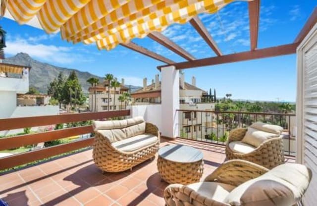 2 bedroom Apartment for rent in Lomas De Marbella, Marbella with pool garage - € 3,500 (Ref: 10154538)