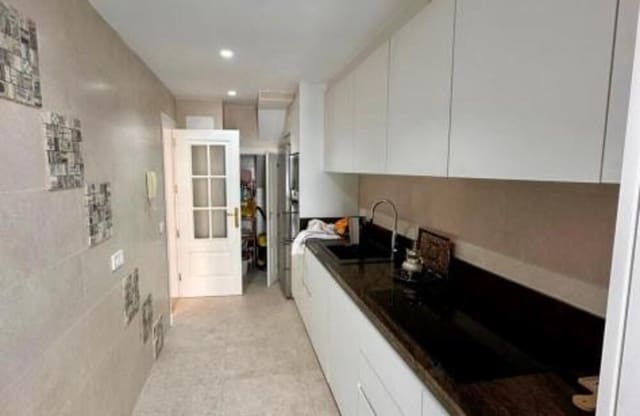 2 bedroom Apartment for rent in Lomas De Marbella, Marbella with pool garage - € 3,500 (Ref: 10154538)