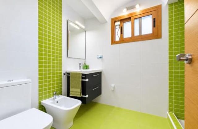 3 soveværelse Semi-Rækkehus til salg i Bahía Dorada, Estepona med swimmingpool garage - € 599.000 (Ref: 10160866)