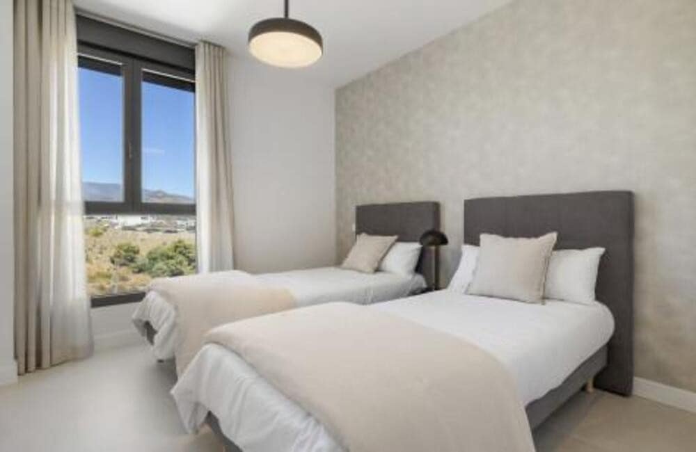 3 sypialnia Apartament do wynajęcia w New Golden Mile z basenem garażem - 3 600 € (Ref: 10160867)