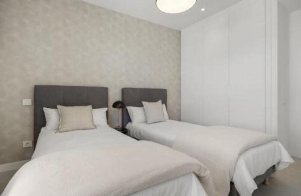 3 sypialnia Apartament do wynajęcia w New Golden Mile z basenem garażem - 3 600 € (Ref: 10160867)
