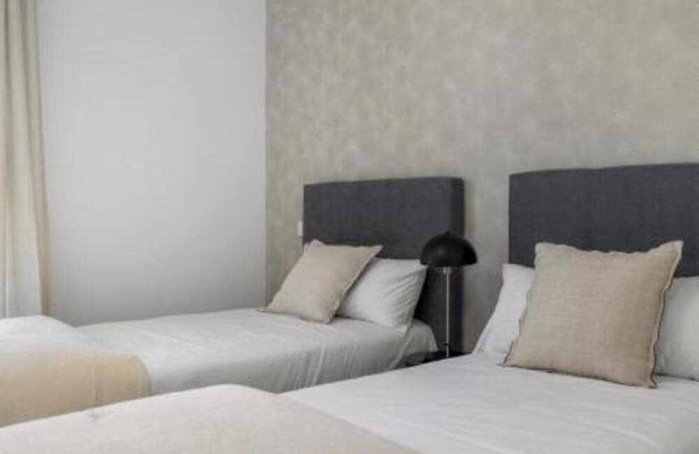 3 sypialnia Apartament do wynajęcia w New Golden Mile z basenem garażem - 3 600 € (Ref: 10160867)