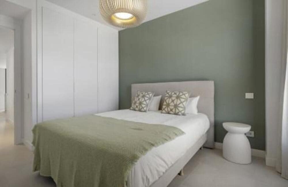 3 sypialnia Apartament do wynajęcia w New Golden Mile z basenem garażem - 3 600 € (Ref: 10160867)