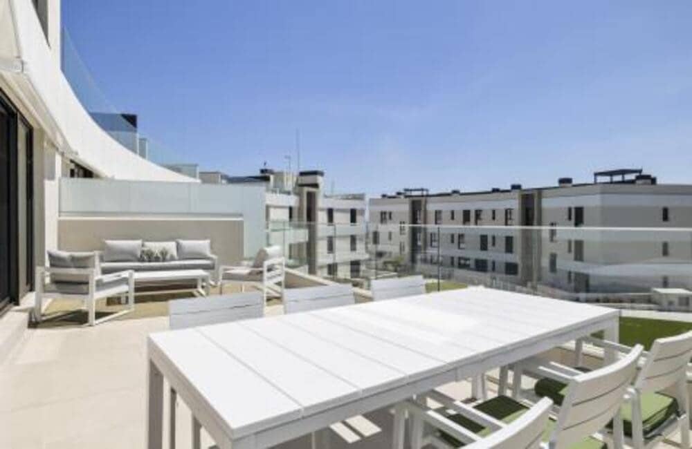 3 sypialnia Apartament do wynajęcia w New Golden Mile z basenem garażem - 3 600 € (Ref: 10160867)