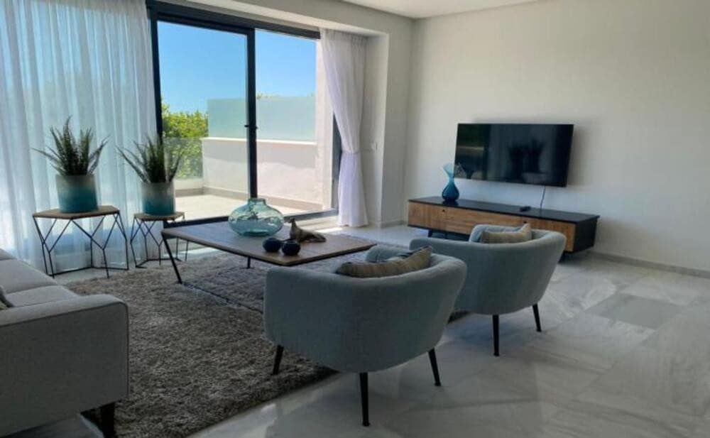 3 soverom Leilighet til leie i Marbella med svømmebasseng garasje - € 3 300 (Ref: 10160868)