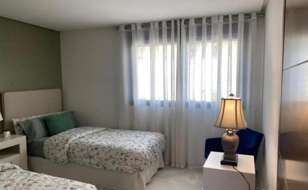 3 soverom Leilighet til leie i Marbella med svømmebasseng garasje - € 3 300 (Ref: 10160868)
