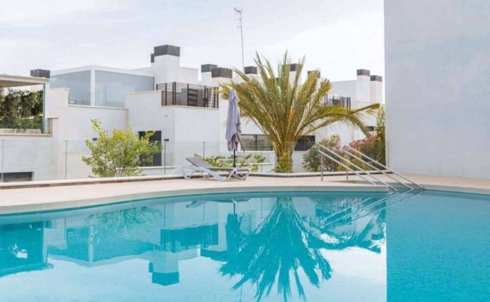 3 soverom Leilighet til leie i Marbella med svømmebasseng garasje - € 3 300 (Ref: 10160868)