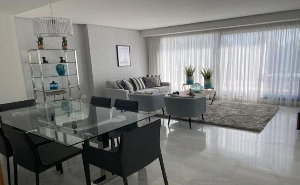 3 soverom Leilighet til leie i Marbella med svømmebasseng garasje - € 3 300 (Ref: 10160868)