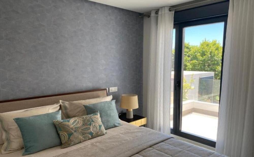 3 soverom Leilighet til leie i Marbella med svømmebasseng garasje - € 3 300 (Ref: 10160868)