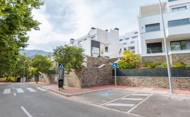 3 quarto Apartamento para arrendar em Torrecilla - La Cañada, Marbella com piscina garagem - 3 300 € (Ref: 10160868)