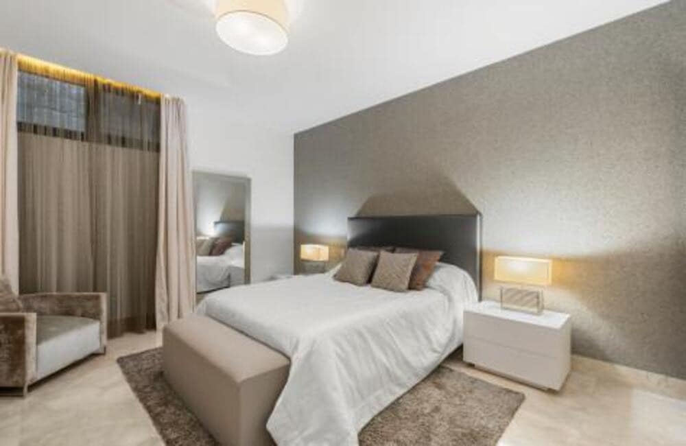 5 quarto Penthouse para arrendar em Marbella com piscina garagem - 11 500 € (Ref: 10160870)