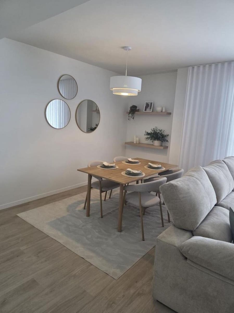 3 soverom Leilighet til leie i Marbella med svømmebasseng garasje - € 2 500 (Ref: 10160872)