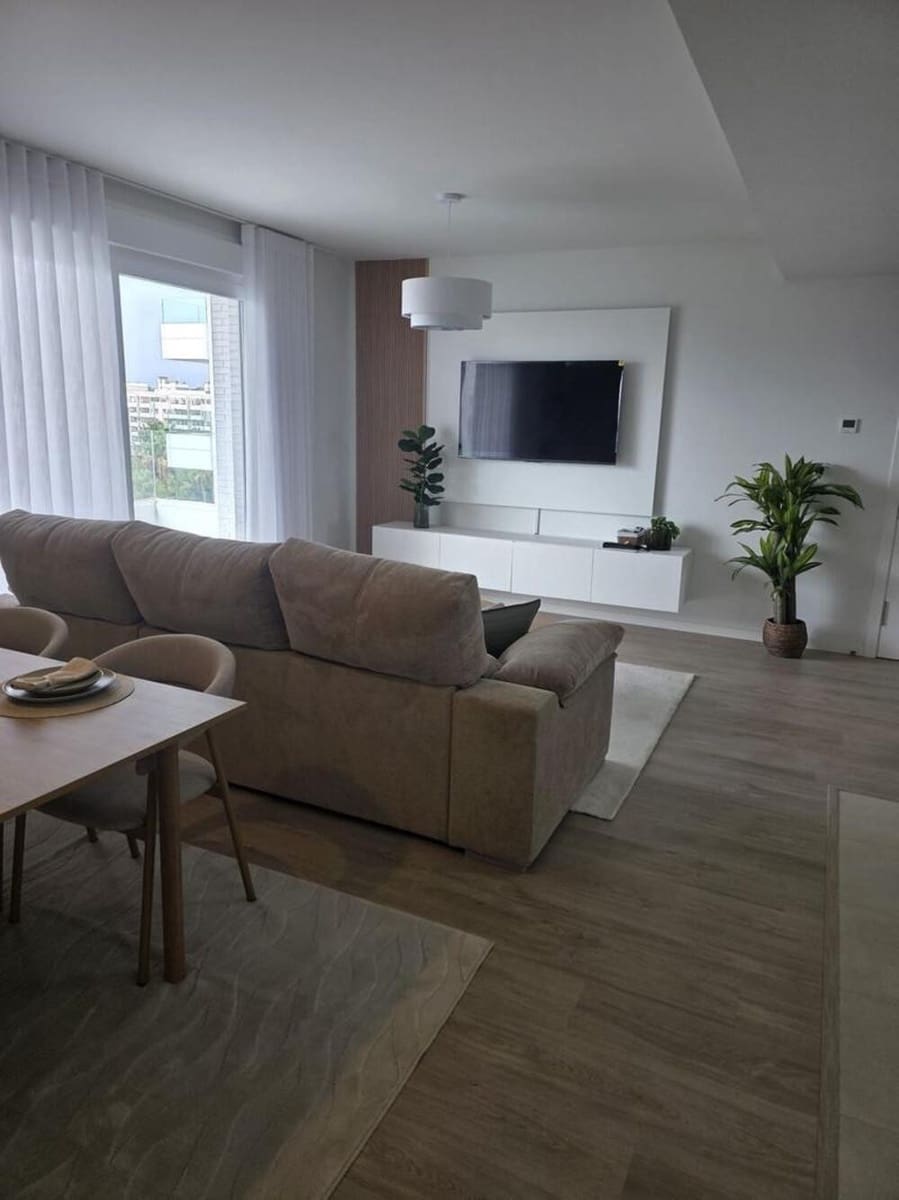 3 soverom Leilighet til leie i Marbella med svømmebasseng garasje - € 2 500 (Ref: 10160872)