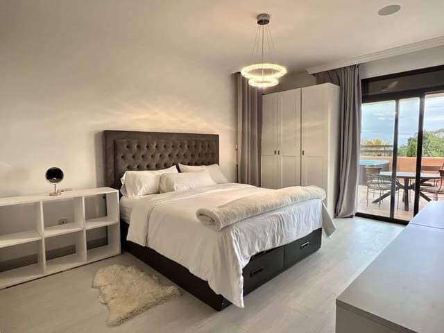 3 quarto Penthouse para arrendar em El Paraiso, Estepona - 3 500 € (Ref: 10160873)